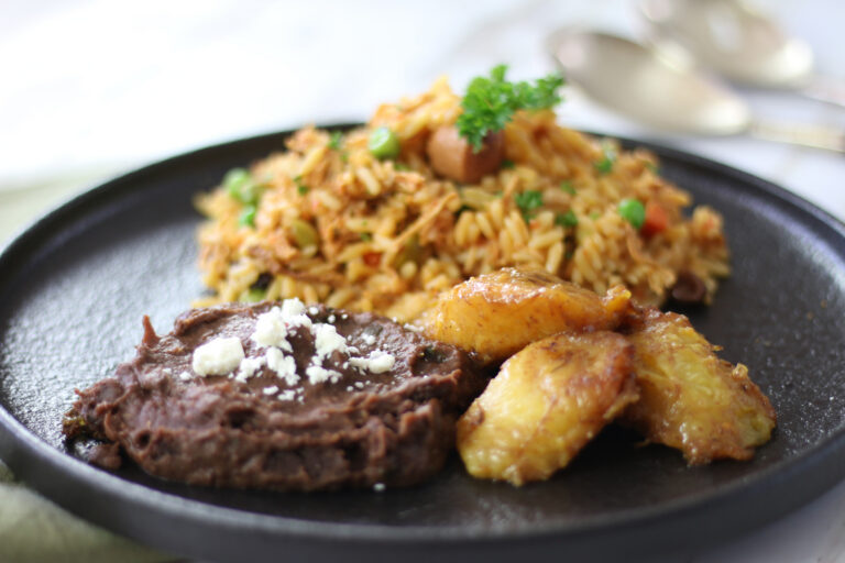 Frijoles Nicas con Pollo